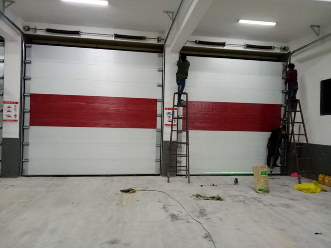 大型車庫(kù)門.jpg 大型車庫(kù)門.jpg